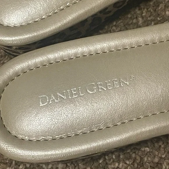 Cheetah Sandals. Great Shape. Stretchy - Picture 3 of 5